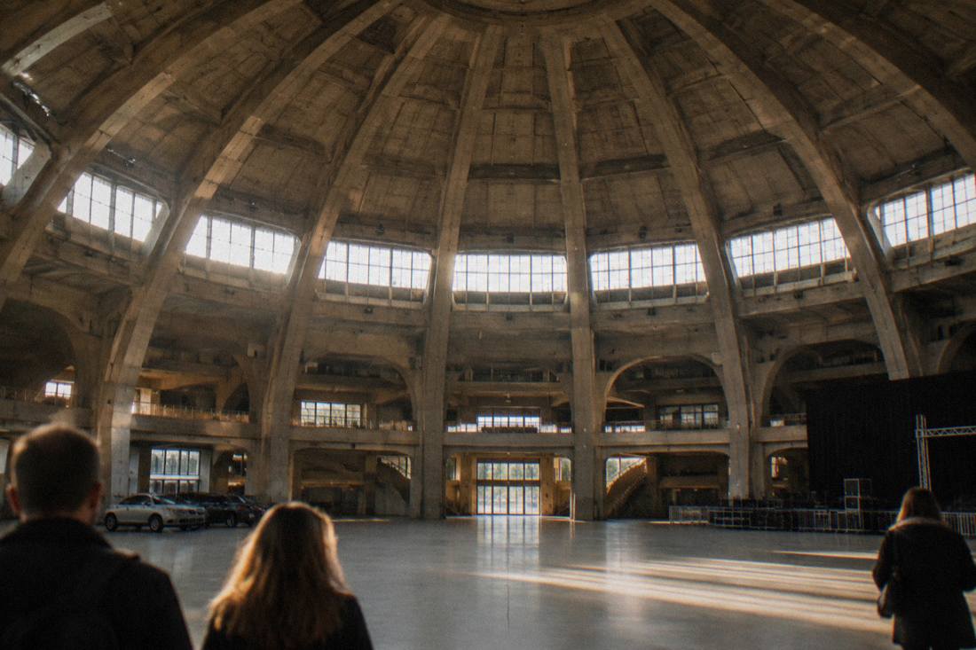 Close view of the dome's concrete ribs converging above an empty event floor