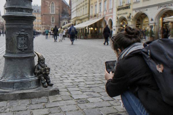 1-Hour E-Car Dwarf Hunt, Wroclaw