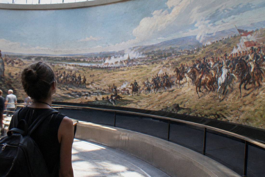 A single visitor studying the Panorama Raclawicka rotunda painting